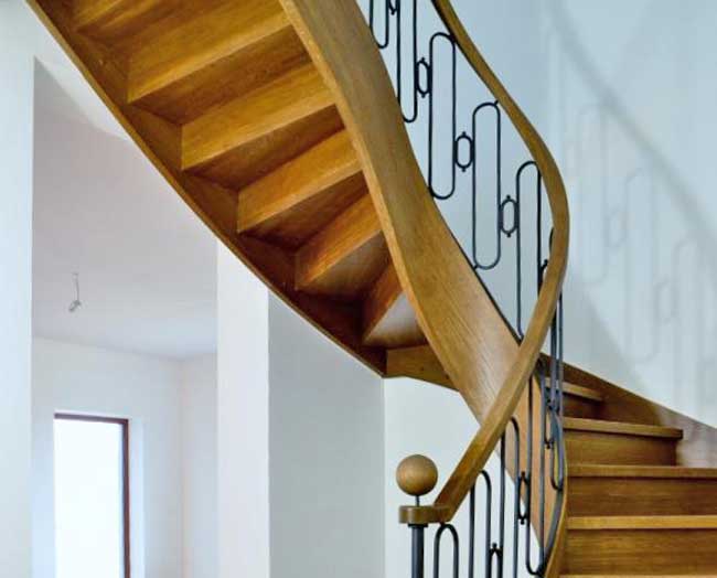 schody-drewniane-650-524-4